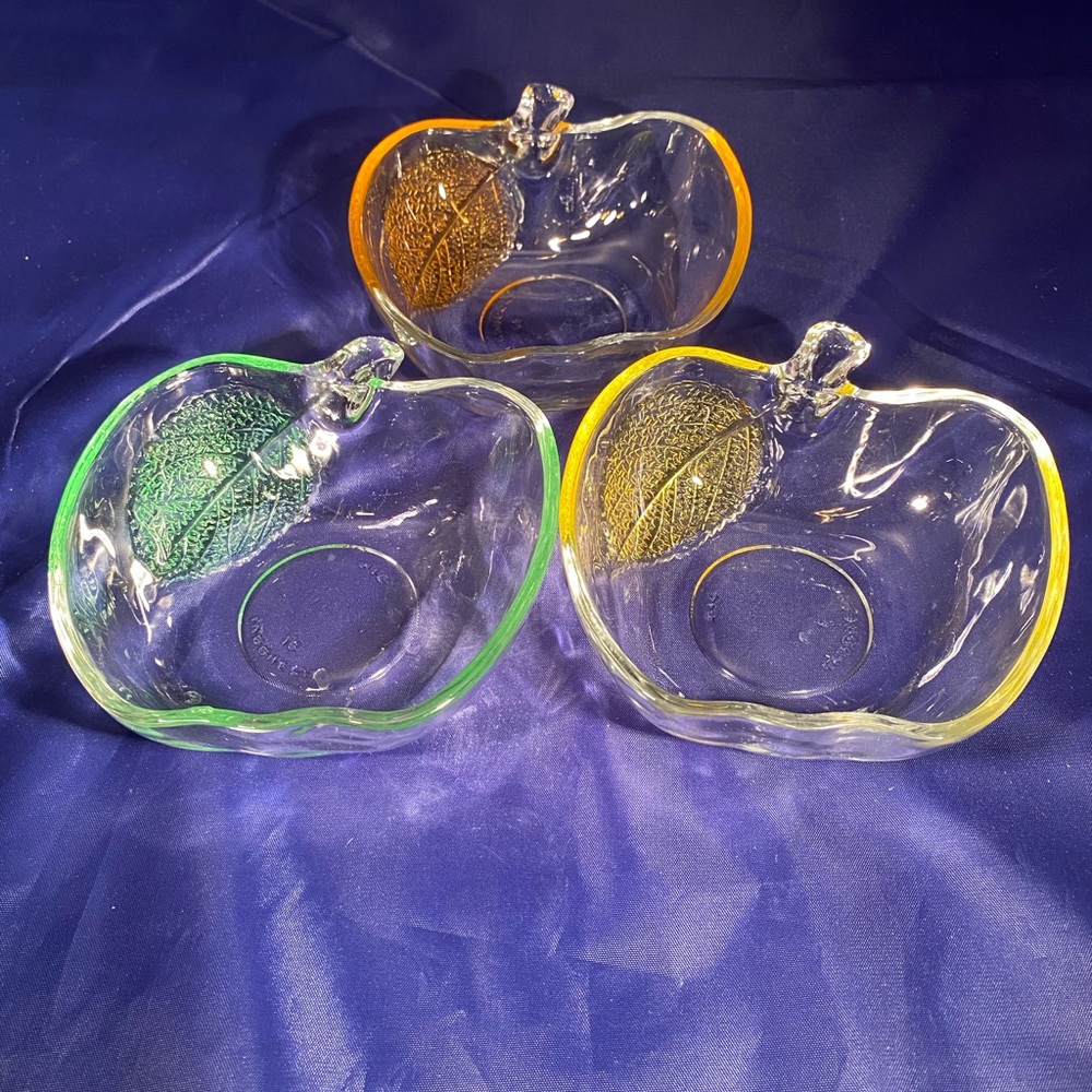 KIG INDONESIA SET OF 3 APPLE SHAPED GLASS BOWLS WITH COLORED LEAF
